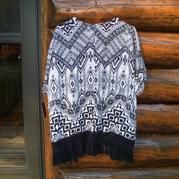 NWT Geo Native Southwestern Print Short Sleeve Fringe Cardigan Cover Up Top SZ L - Picture 2 of 2